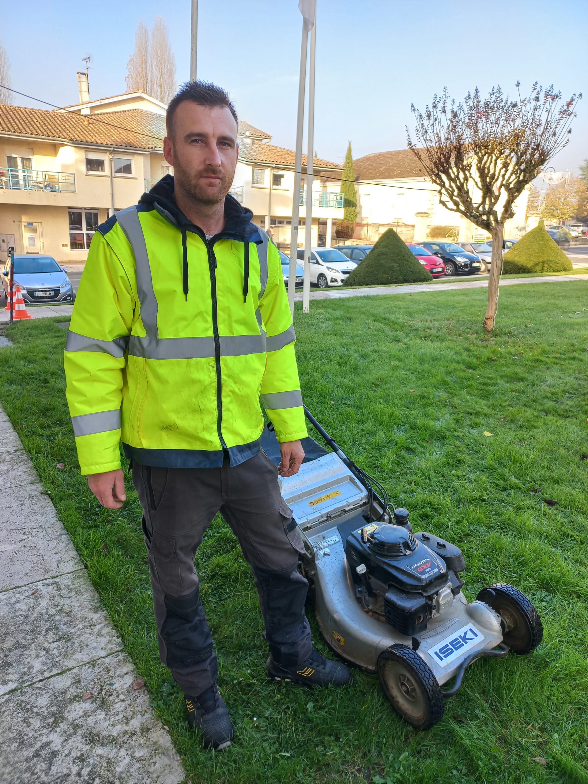 Un Nouvel Agent Espaces Verts Est Arriv Dans Notre Commune Saint