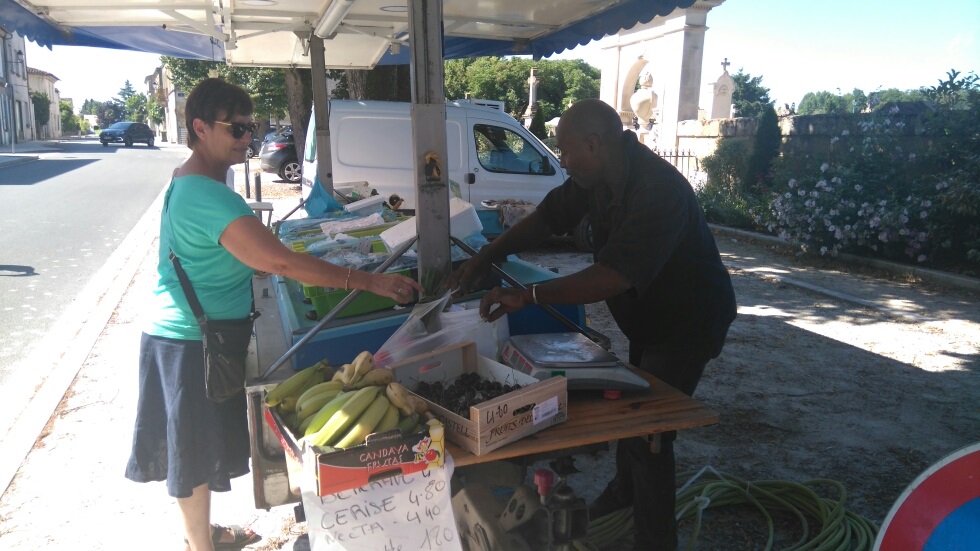 Fruits légumes et poissons : un petit marché s’est installé
